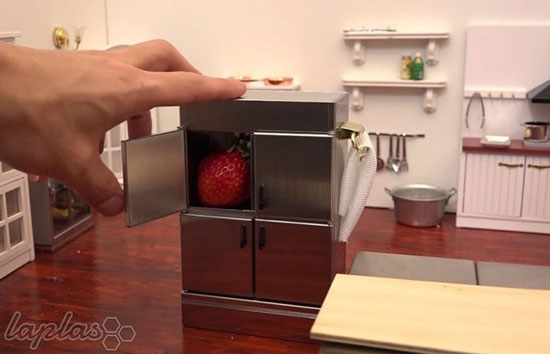کوچکترین کیک ها با کوچکترین وسایل در کوچکترین آشپزخانه دنیا