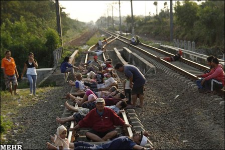 تصاویر: شفا بخشی ریل قطار در اندونزی
