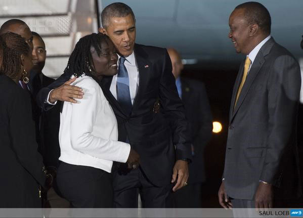 عکس: اوباما در کنار خواهر ناتنی‌اش در کنیا