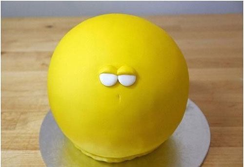 تزیین کیک به شکل جوجه طلایی