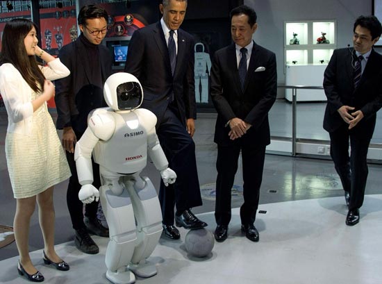 (تصاویر) توپ بازی اوباما با روبات ژاپنی