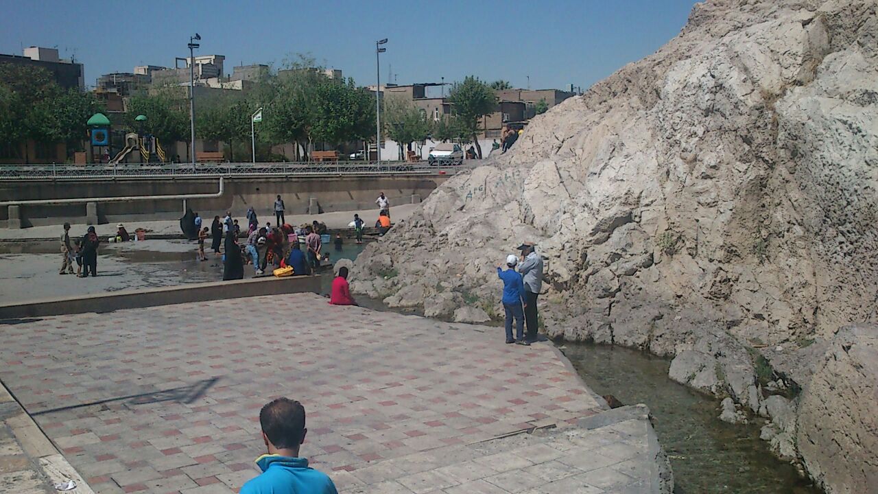 جوشش موادمخدر در کنار چشمه باستانی تهران
