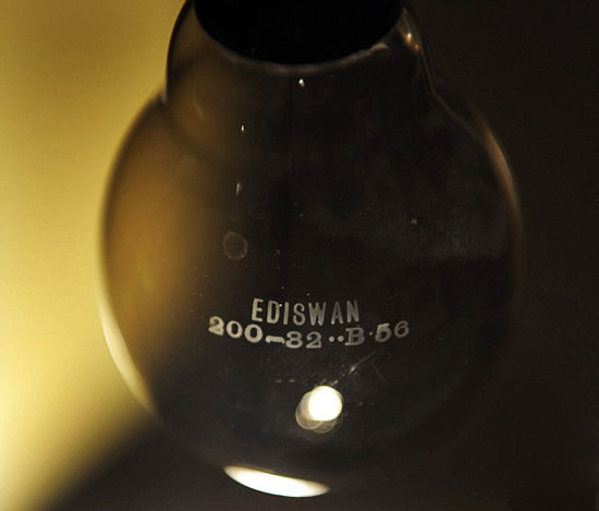 این لامپ 130 ساله رکورد قبلی را شکست!