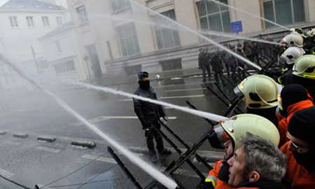 اعتراض جالب آتش نشانان بلژیک