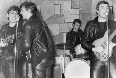 فروش اولین قرارداد رسمی گروه بیتلز در یک حراجی + عکس