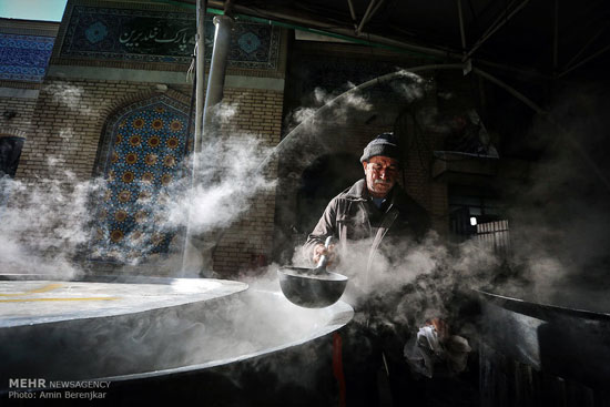 فیلم: آماده سازی پخت آش 80 هزار کیلویی در شیراز