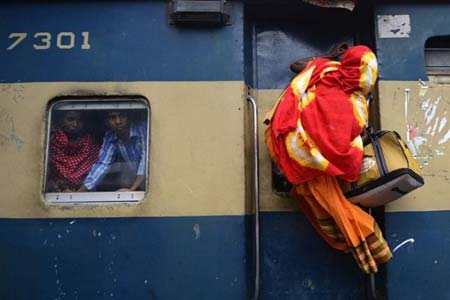 سوار شدن به قطار- بمبئی، هند