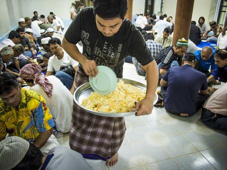 افطاری در مسجدی در کوالالامپور تایلند