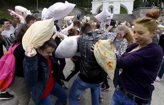 مبارزه بالش ها در کیف پایتخت اوکراین