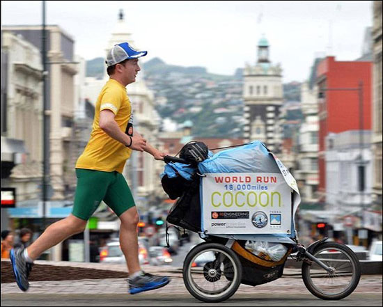 ورزشکار انگلیسی در مدت 621 روز دور جهان دوید