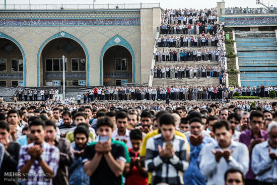 عکس: اقامه نماز عید فطر به امامت رهبری