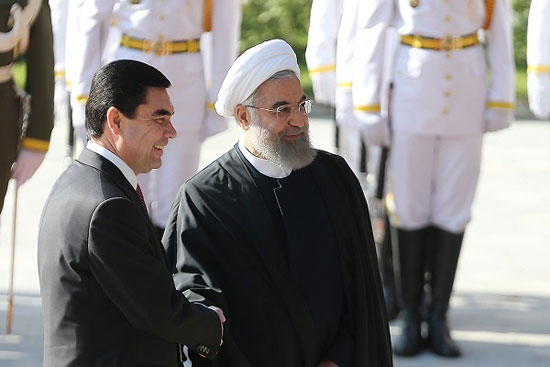 روحانی اینگونه از رییس جمهور ترکمنستان استقبال کرد + عکس