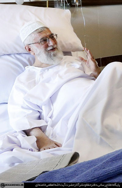 عکس: رهبری در روز دوم بستری در بیمارستان