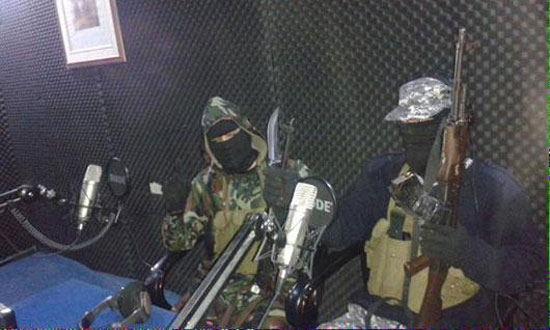 تصاویر مجری برنامه های زنده داعش در رادیو
