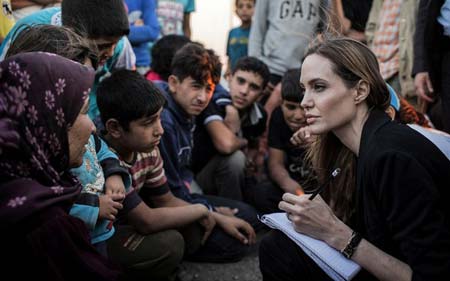 آنجلینا جولی به عنوان سفیر سازمان ملل در اردوگاه آوارگان سوری در اردن