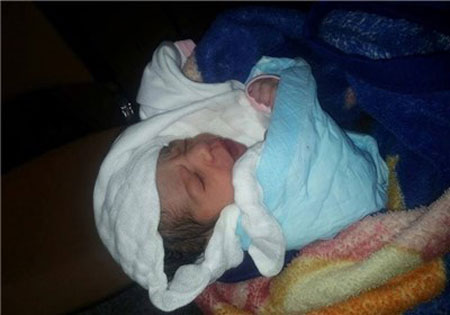 تولد نوزاد ایرانی در راه کربلا +عکس