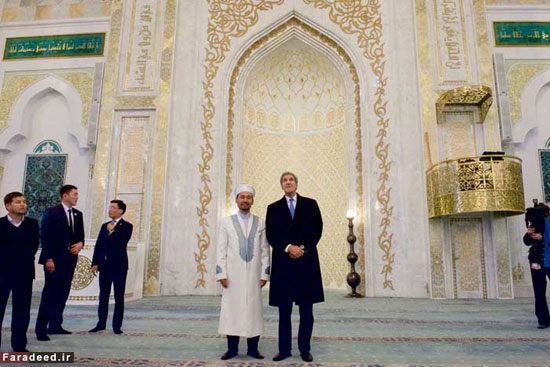 بازدید جان کری از مسجد و قرآن تاریخی در قزاقستان + عکس