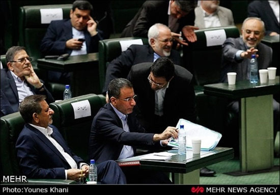 عکس: خنده‌های همیشگی ظریف در جلسه استیضاح