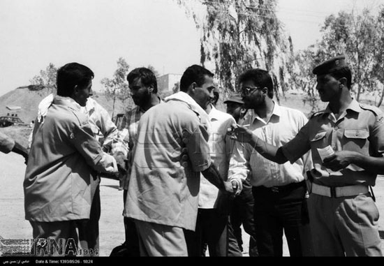 عکس: بازگشت نخستین گروه آزادگان به میهن - سال 69