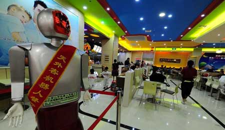 اخبار,اخبار تکنولوژی,تجربه صرف غذا در بزرگ‌ترین رستوران رباتی چین