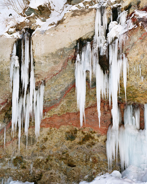 زیباترین غارها و آبشارهای یخی روی زمین