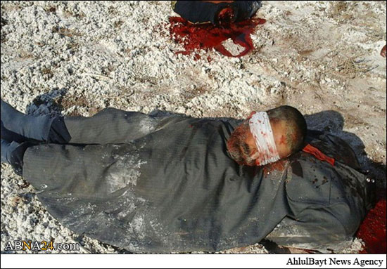 داعش یک پدر و پسر را ذبح کرد! +عکس (18+)