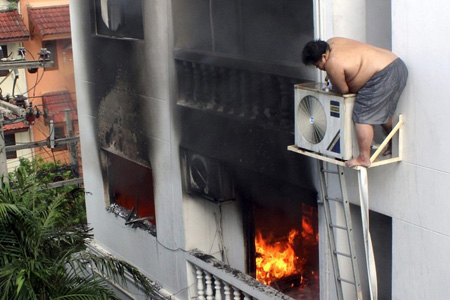 آتش گرفتن خانه ای در بانکوک تایلند