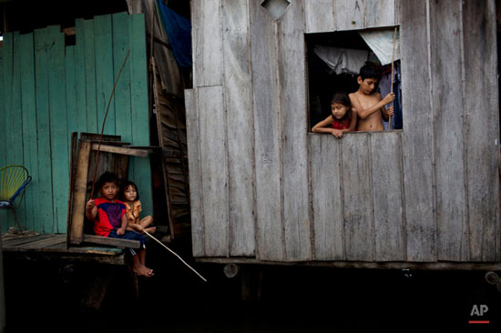 ونیز آمازون، شهری که نصف سال در آب فرو می‌رود