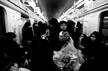 مترو,دستفروشی زنان در مترو