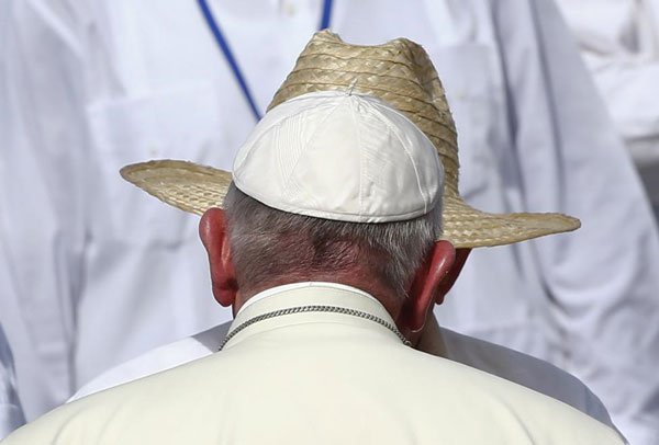 عکس: کلاه به کلا پاپ و رائول کاسترو!