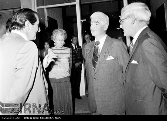 ورود آخرین سفیر امریکا به تهران - سال 56 (عکس)
