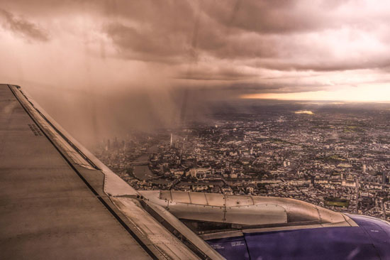 عکاسی از پنجره‌ی هواپیما