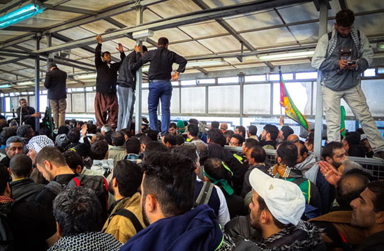 عکس: تجمع زائران کربلا در مرز شلمچه