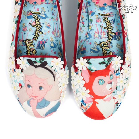 کفش های آلیس در سرزمین عجایب