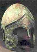 این خود فلزی ساخت سالونیكا در حفاری های قرن گذشته در تنگه ترموپیل به دست آمده است كه به احتمال زیاد مورد استفاد یك سرباز یونانی در جنگ با ایران قرار گرفته بود