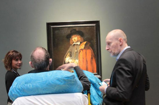 یک کار زیبا: بیماران در آستانه مرگ به بازدید نمایشگاه تابلوهای رامبراند برده شدند