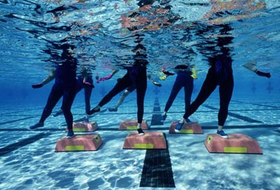 تمرینات هوازی در آب,تمرینات هوازی در شنا,تمرینات هوازی در آب چیست,ایروبیک در آب