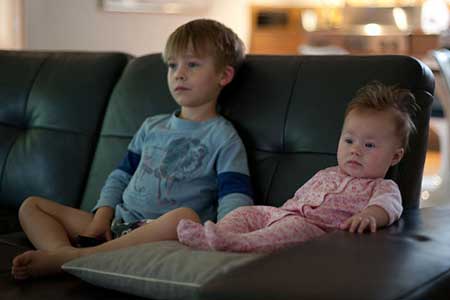 تماشای بیش از حد تلویزیون در کودکان