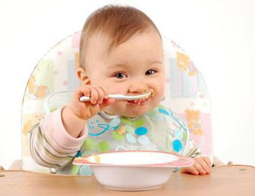 نحوه شروع و ادامه غذای كمكی در نوزادان