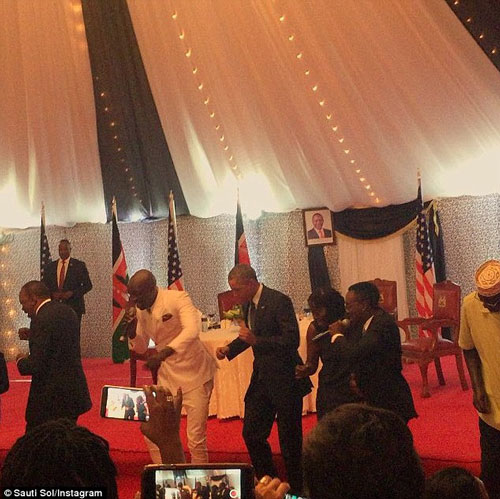 تصویری از رقص باراک اوباما در کنیا