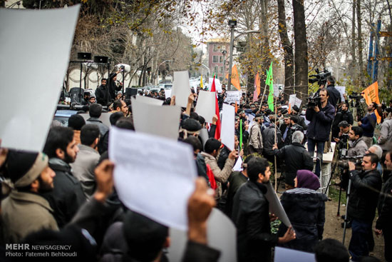 عکس: تجمع بسیج دانشجویی دانشگاه های تهران در مقابل دفتر سازمان ملل
