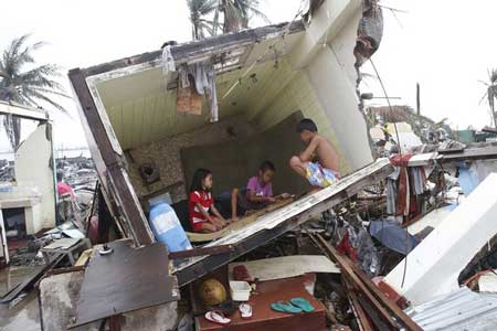  زندگی فیلیپینی های توفان زده در خانه های ویران