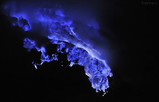 گدازه های آبی رنگ آتشفشانی! +عکس