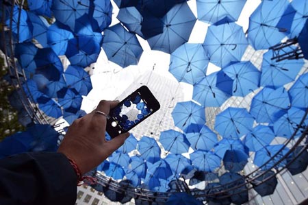 کاناری وارف لندن 2 هفته ایت باران به خود ندیده/ چترهای هنری ساخته شده توسط helix 3D