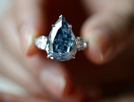 بزرگترین الماس آبی رنگ دنیا