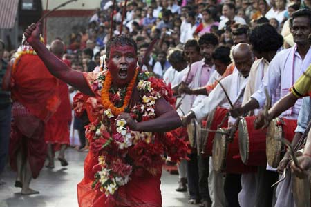 برگزاری یک فستیوال آیینی در معبدی در گواهاتی هند