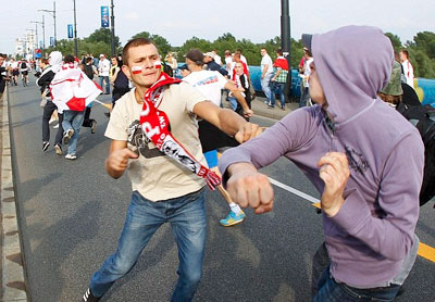 بازی فوتبال روسیه و لهستان, درگیری طرفداران نیم های روسیه و لهستان