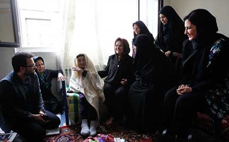 فاطمه گودرزی در کنار مسن‌ترین مادر تهران