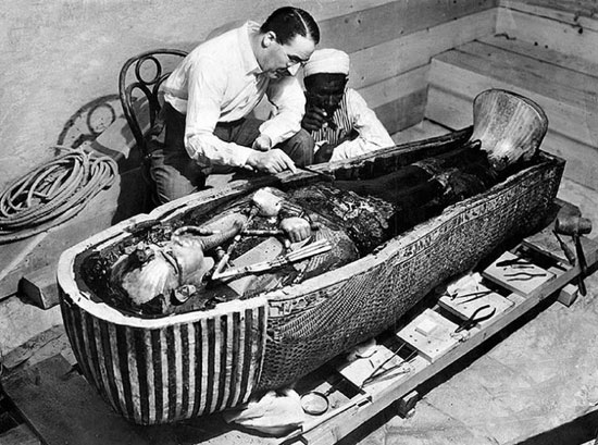 عکسی تاریخی از مهر و موم دست‌نخورده ۳۲۴۵ ساله آرامگاه «توت‌انخ‌آمون»