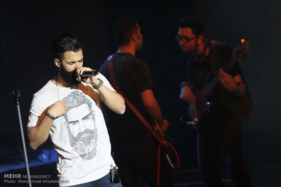 سیروان خسروی و عکس روی تی‌ شرتش